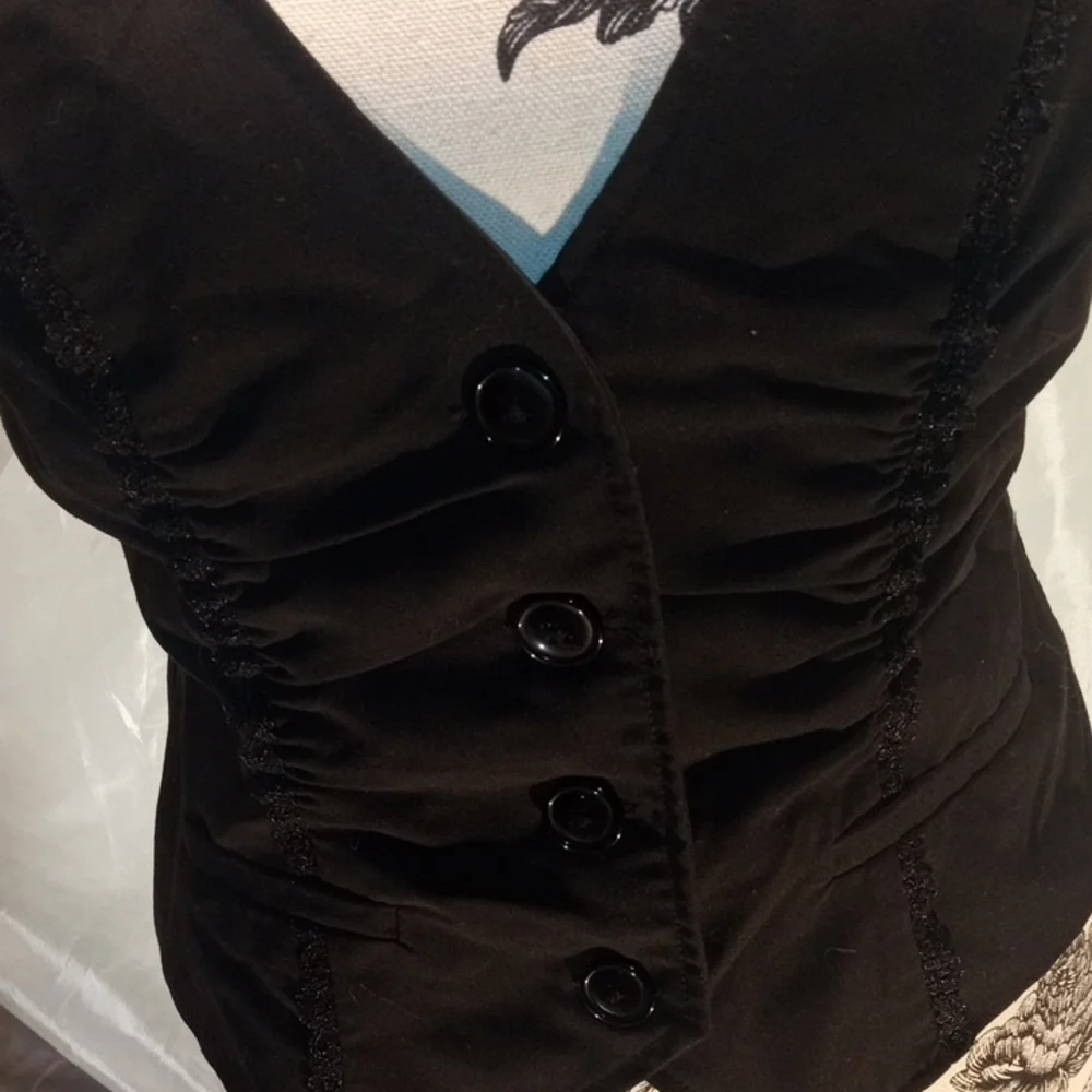 Black Women's Sleeveless Button-Front Vest - Picture 4 of 9
